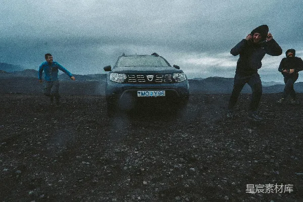 高清摄影 越野冒险：驾驶Dacia Duster的旅行
