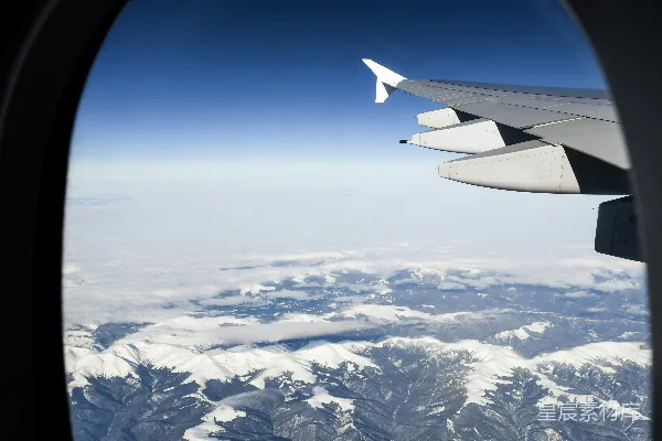 高清摄影 空中俯瞰雪山与翅膀