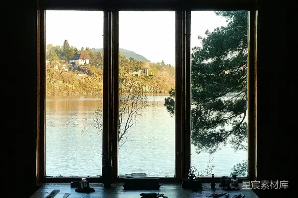 高清摄影 窗外的宁静湖景