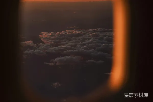 高清摄影 飞机窗景：日落云海