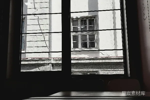 高清摄影 窗外的旧建筑