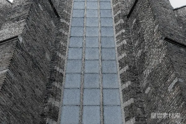 高清摄影 哥特式教堂的高大窗户