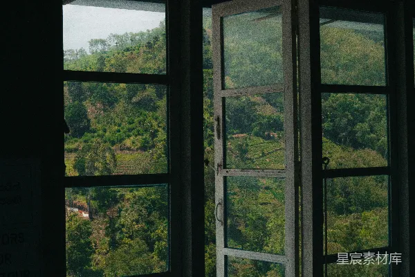高清摄影 窗外的山景