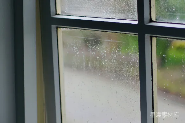 高清摄影 雨后窗户上的水珠