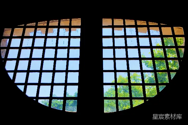 高清摄影 透过窗棂的自然风景