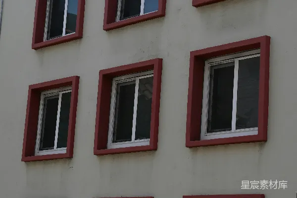 高清摄影 红框窗户的建筑立面