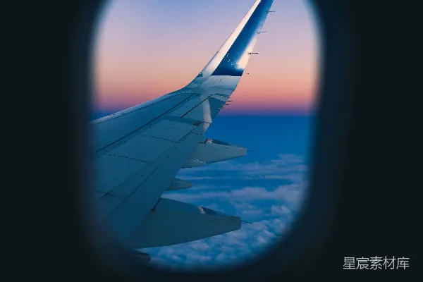高清摄影 飞机窗外的夕阳与翅膀