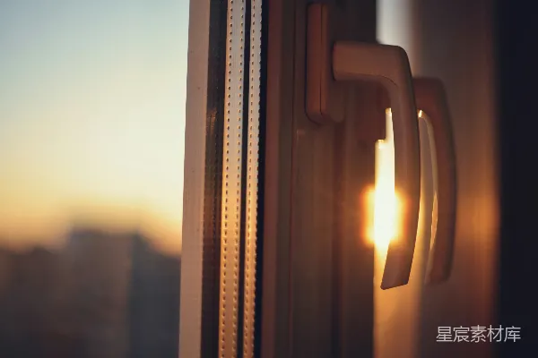 高清摄影 夕阳下的窗户把手
