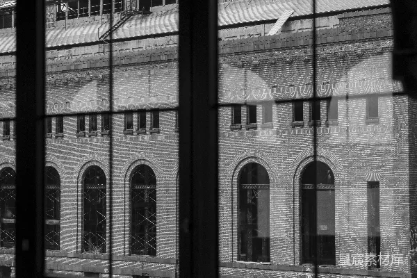 高清摄影 透过窗户看历史建筑