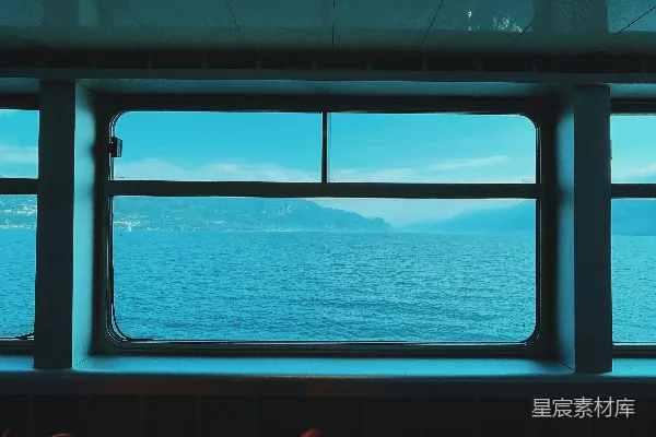 高清摄影 船舱内的宁静时光