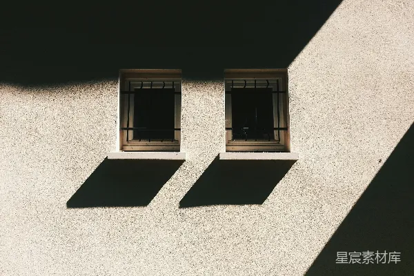 高清摄影 光影交错的建筑窗户