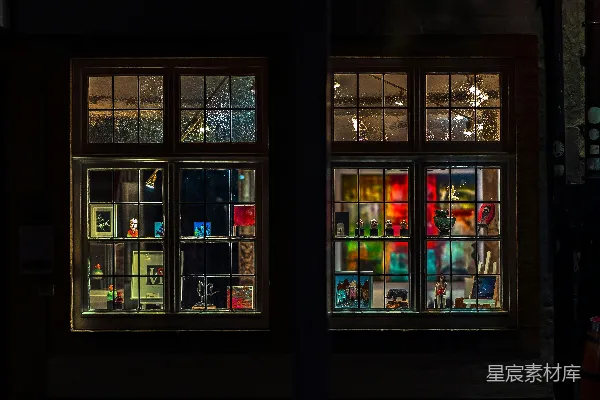 高清摄影 艺术画廊的夜晚窗景
