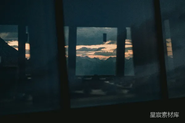 高清摄影 窗外的山景