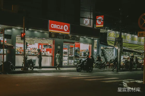 高清摄影 夜晚的便利商店街景