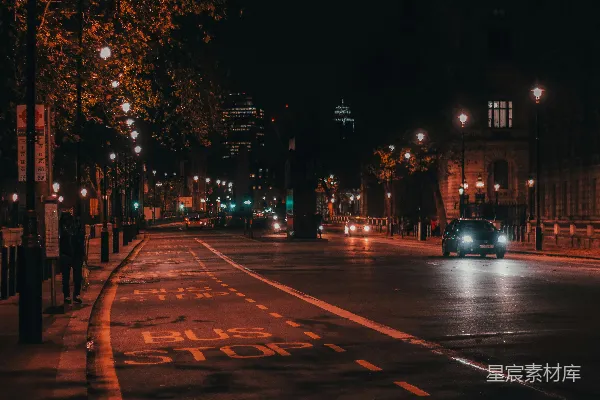 高清摄影 城市夜景下的公交车站