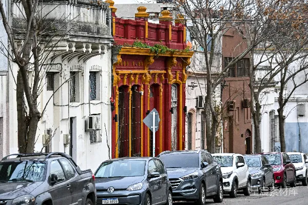 高清摄影 城市街道上的彩色建筑