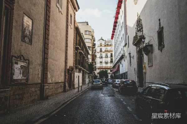 高清摄影 城市街景：宁静的斑马线