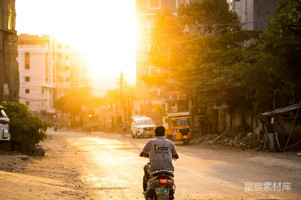 高清摄影 夕阳下的城市街道