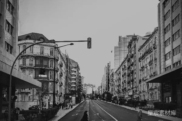 高清摄影 黑白街头的宁静时刻
