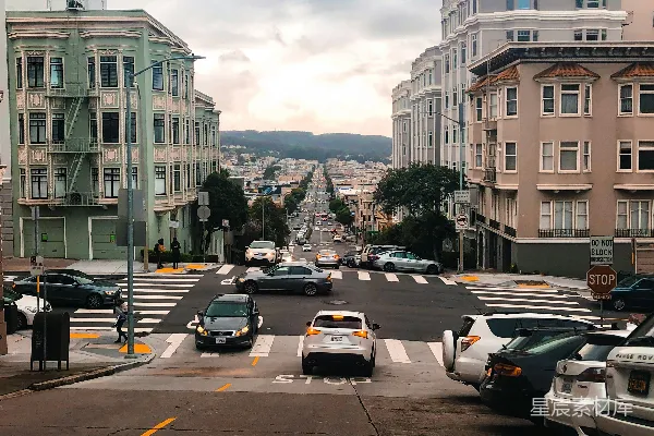 高清摄影 旧金山街景：阳光下的城市