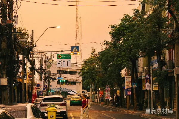 高清摄影 夕阳下的城市街道