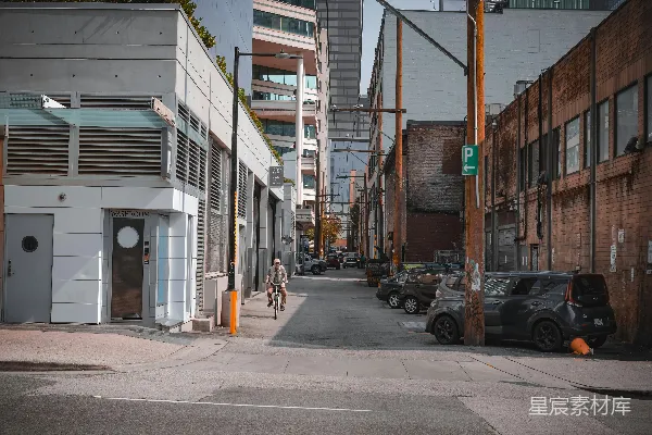 高清摄影 城市街道上的自行车骑行者