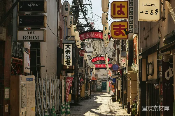 高清摄影 日本传统街道的静谧晨光