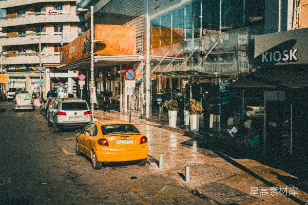高清摄影 城市街景中的黄色出租车