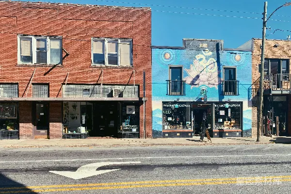 高清摄影 城市街道的店铺与壁画
