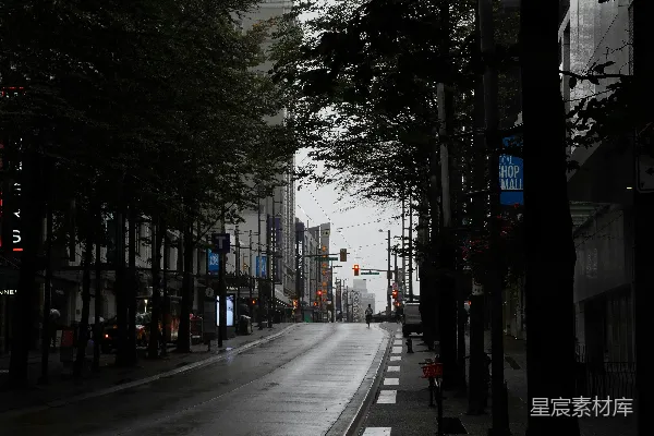 高清摄影 雨后空旷的街道