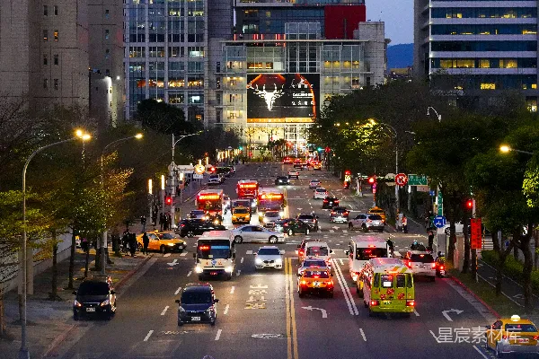 高清摄影 城市黄昏的繁忙街道