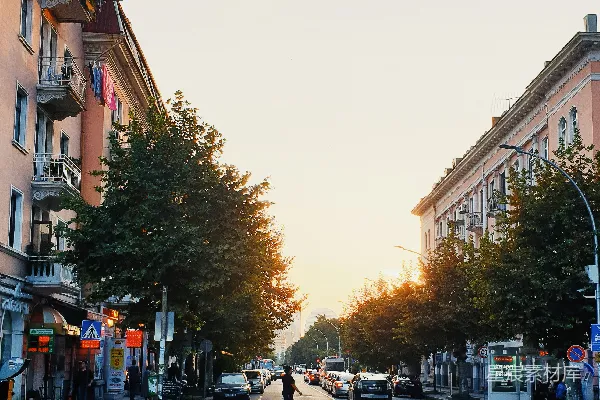 高清摄影 夕阳下的城市街道