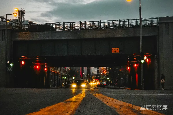 高清摄影 城市夜景下的桥梁与道路