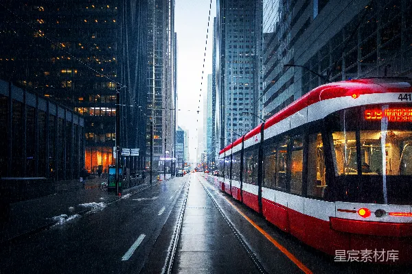 高清摄影 雨中城市的电车