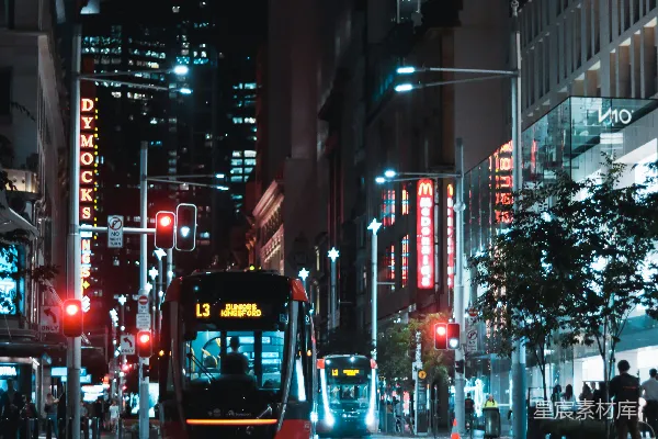 高清摄影 夜幕下的城市电车