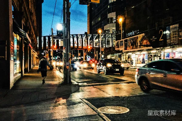 高清摄影 城市夜景中的行人与车辆