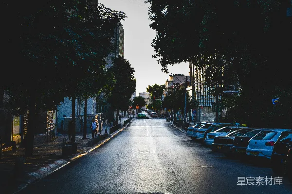 高清摄影 城市中的清晨慢跑者