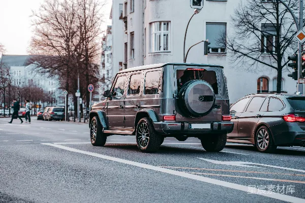 高清摄影 城市中的豪华SUV
