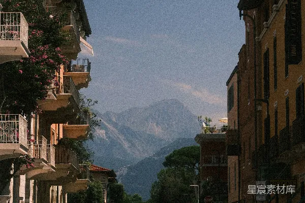 高清摄影 山间的宁静街道