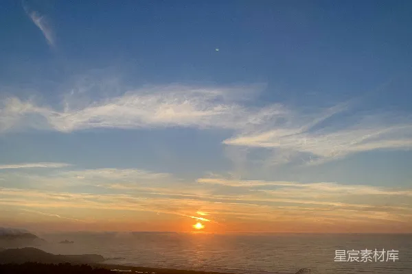 高清摄影 夕阳下的山影