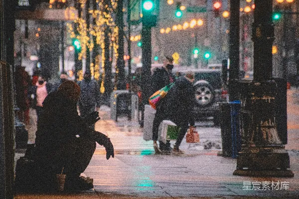 高清摄影 冬夜街头的温暖时光