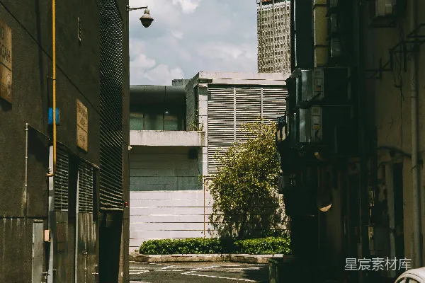 高清摄影 城市中的小巷与高楼