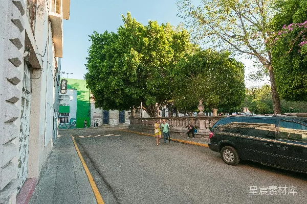 高清摄影 阳光下的城市街道