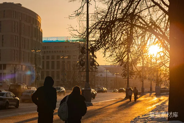高清摄影 冬日黄昏街头漫步