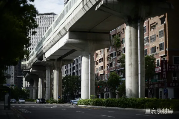 高清摄影 城市高架桥下的光影交错