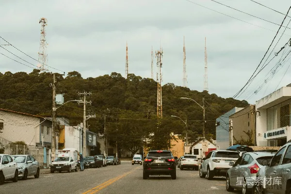 高清摄影 城市街道与山丘