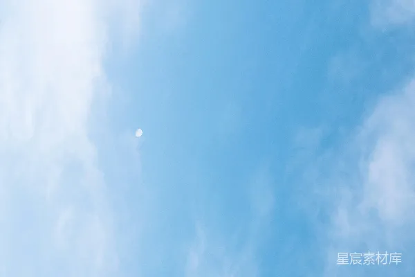 高清摄影 晴朗天空下的弯月