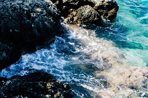 高清摄影 海浪拍打岩石