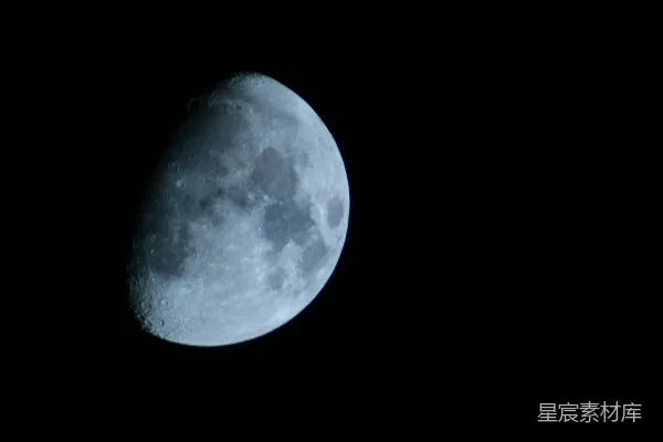 高清摄影 夜空中的银色月亮