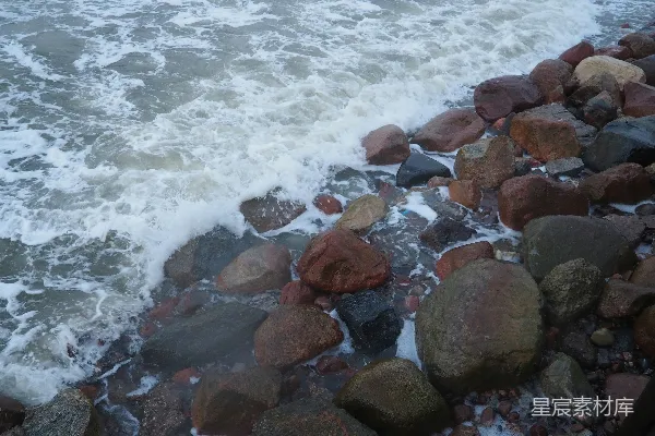 高清摄影 岩石海岸的波浪